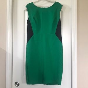 Jones New York dress. Green w/ black side detail.